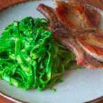Tallarín Verde con Chuleta de cerdo