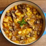 Chanfainita, un plato típico peruano con bofe, papas y especias