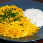 Olluco con Pollo tradicional peruano servido con perejil fresco.